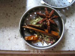红烧猪蹄炖黄豆的做法步骤：1
