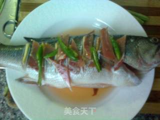 清蒸鲈鱼的做法步骤：9