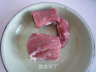 糖醋里脊的做法步骤：1