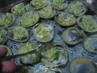 原只海蚬蒸蒜蓉的做法步骤：7