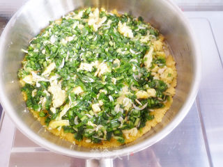 玉米面韭菜糊饼的做法步骤：8