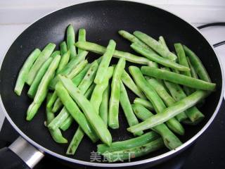 红烧肉炖豆角的做法步骤：2