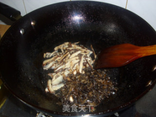 香菇冬笋肉丝炒面的做法步骤：6