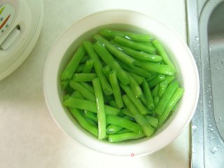 无油微波版干煸四季豆的做法步骤：3