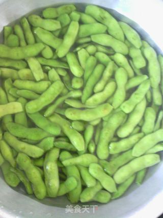 下酒小菜——水煮毛豆的做法步骤：1