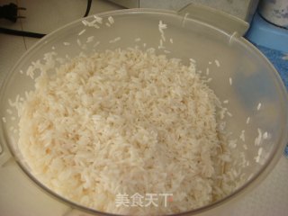 香糯腊肠海米粽的做法步骤：1