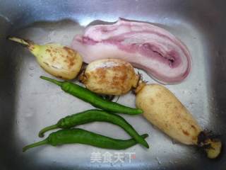炒莲藕的做法步骤：1