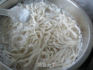 土豆洋葱牛肉面的做法步骤：6