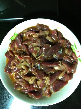 鸭胗炒辣椒的做法步骤：3