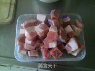 红烧肉炖粉条的做法步骤：2