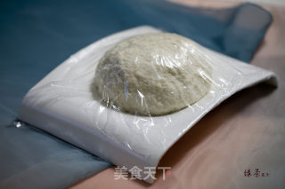 葱油饼的做法步骤：2