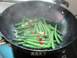 油焖四季豆的做法步骤：3