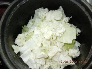 青椒莲白回锅肉的做法步骤：1