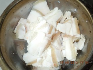 青椒莲白回锅肉的做法步骤：5