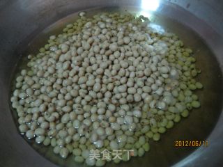下饭菜---黄豆焖鱼干的做法步骤：2