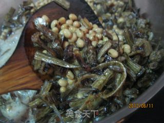 下饭菜---黄豆焖鱼干的做法步骤：4