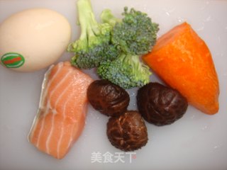 三文鱼鸡蛋炒饭的做法步骤：1