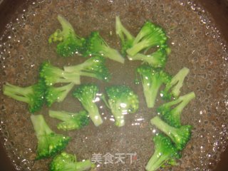三文鱼鸡蛋炒饭的做法步骤：3
