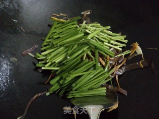 木耳炒黄花的做法步骤：4
