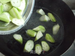 老油条炒丝瓜的做法步骤：3