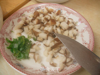 电饭锅香菇鸡蛋饼的做法步骤：2