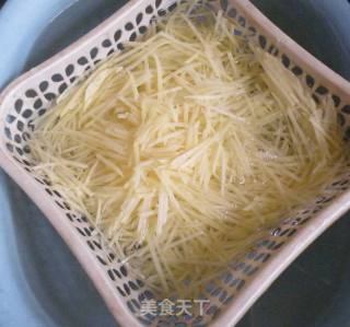炝土豆丝的做法步骤：3