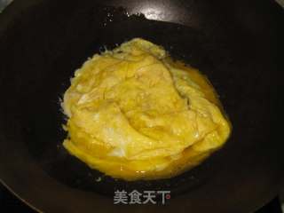 金针菇炒鸡蛋的做法步骤：4