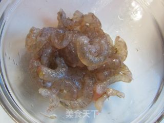 虾仁茭白炒毛豆的做法步骤：2