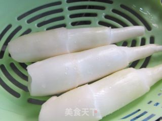 虾仁茭白炒毛豆的做法步骤：3