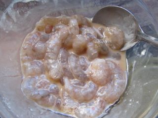 虾仁茭白炒毛豆的做法步骤：5