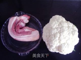 花菜烧五花肉的做法步骤：1
