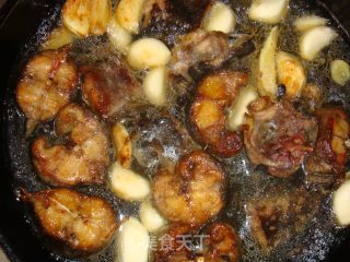 蒜子焖塘虱的做法步骤：7