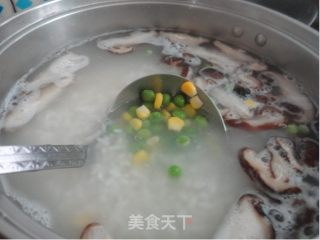 夏日好粥到－－田园鲜虾粥的做法步骤：3