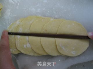 一口一个的黄色玫瑰花小馒头（做法超级详细哦！）的做法步骤：4