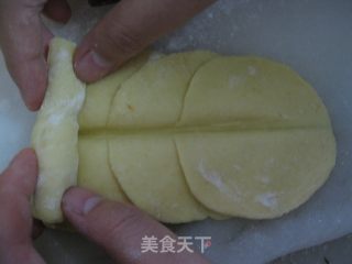 一口一个的黄色玫瑰花小馒头（做法超级详细哦！）的做法步骤：6