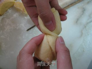 一口一个的黄色玫瑰花小馒头（做法超级详细哦！）的做法步骤：8