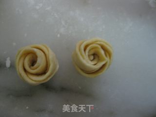 一口一个的黄色玫瑰花小馒头（做法超级详细哦！）的做法步骤：9