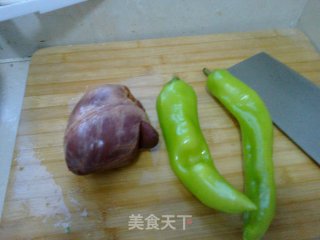 猪心炒辣椒【小家常】的做法步骤：2