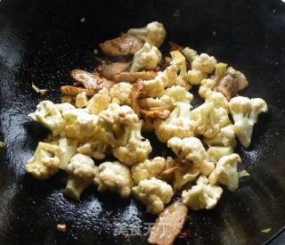 菜花木耳炒肉的做法步骤：7