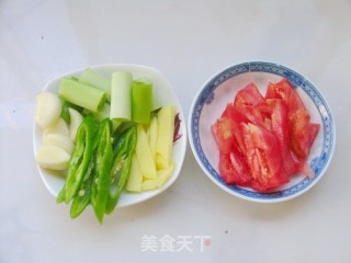 少年夫妻老来伴——番茄版手撕包菜的做法步骤：2