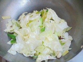 少年夫妻老来伴——番茄版手撕包菜的做法步骤：5