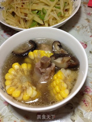 香菇玉米排骨汤的做法步骤：6