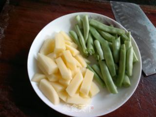 四季豆烧土豆的做法步骤：2