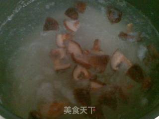 香菇瘦肉粥的做法步骤：6