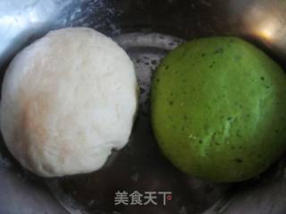 双色元宝馄饨的做法步骤：1