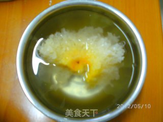 滋阴养颜：银耳雪梨炖冰糖的做法步骤：2