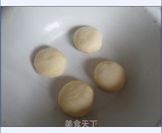 橄榄小面包豆沙花形面包热狗番茄酱面包的做法步骤：4