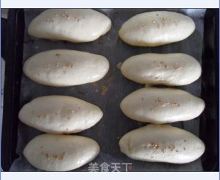 橄榄小面包豆沙花形面包热狗番茄酱面包的做法步骤：6