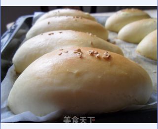 橄榄小面包豆沙花形面包热狗番茄酱面包的做法步骤：8