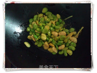 简单的食材、不简单的美味——黄瓜炒蚕豆的做法步骤：5
